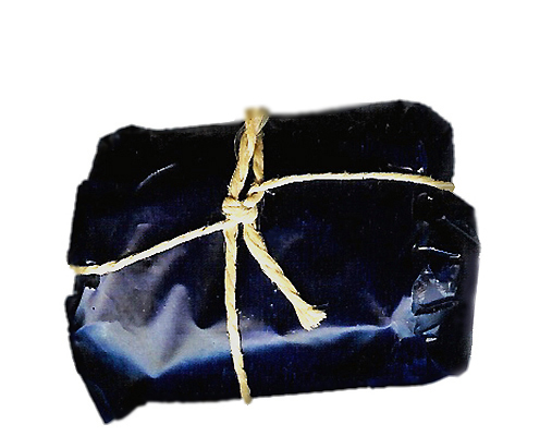 Julia_objects_100_verpackte geheimnisse_8_4x6x3.jpg