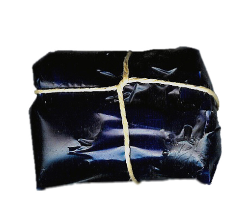 Julia_objects_100_verpackte geheimnisse_8_4x6x3_backsite.jpg